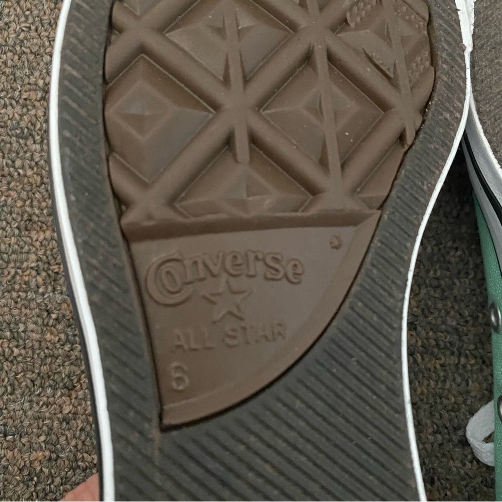 Converse Low Top Sneakers - size 8 women’s - Picture 5 of 5